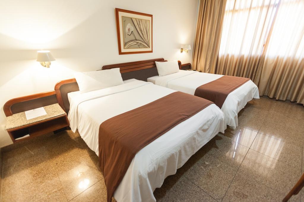 Dimas Lessa Hotel Montes Claros Bagian luar foto
