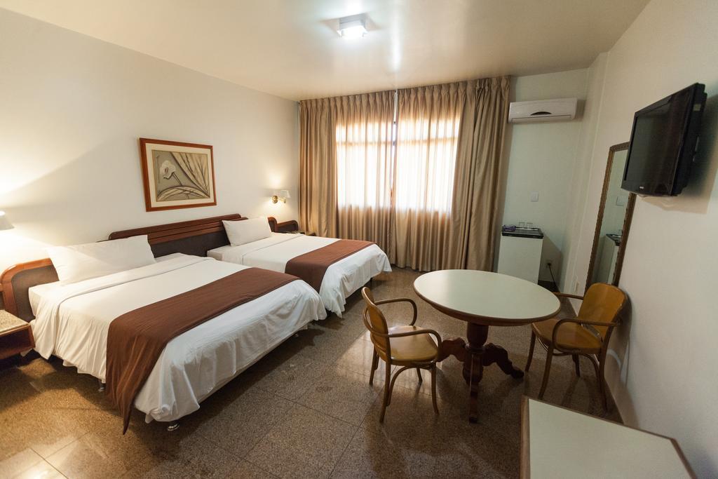 Dimas Lessa Hotel Montes Claros Bagian luar foto
