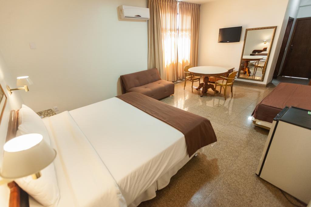 Dimas Lessa Hotel Montes Claros Bagian luar foto