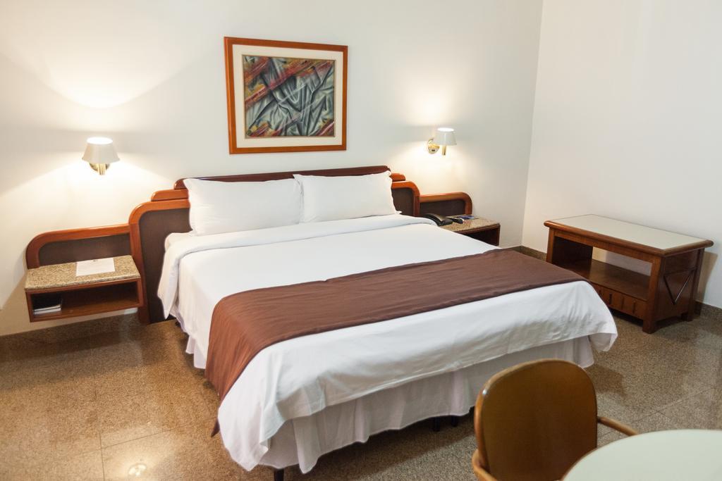 Dimas Lessa Hotel Montes Claros Bagian luar foto