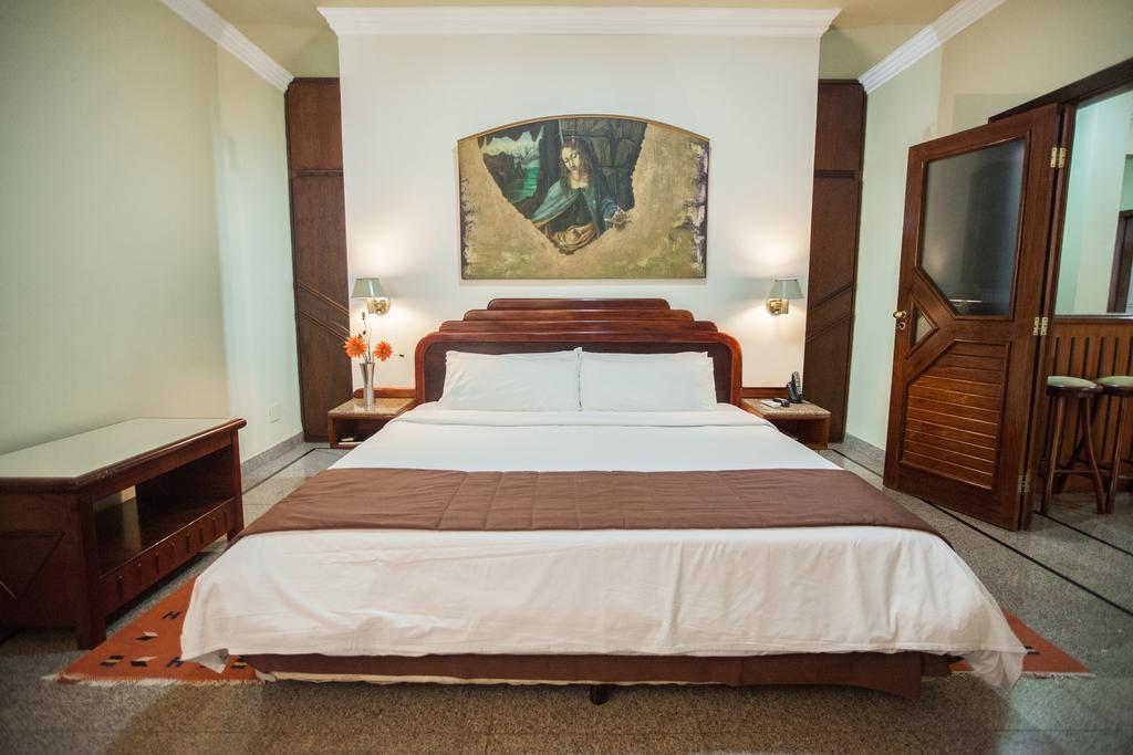Dimas Lessa Hotel Montes Claros Bagian luar foto