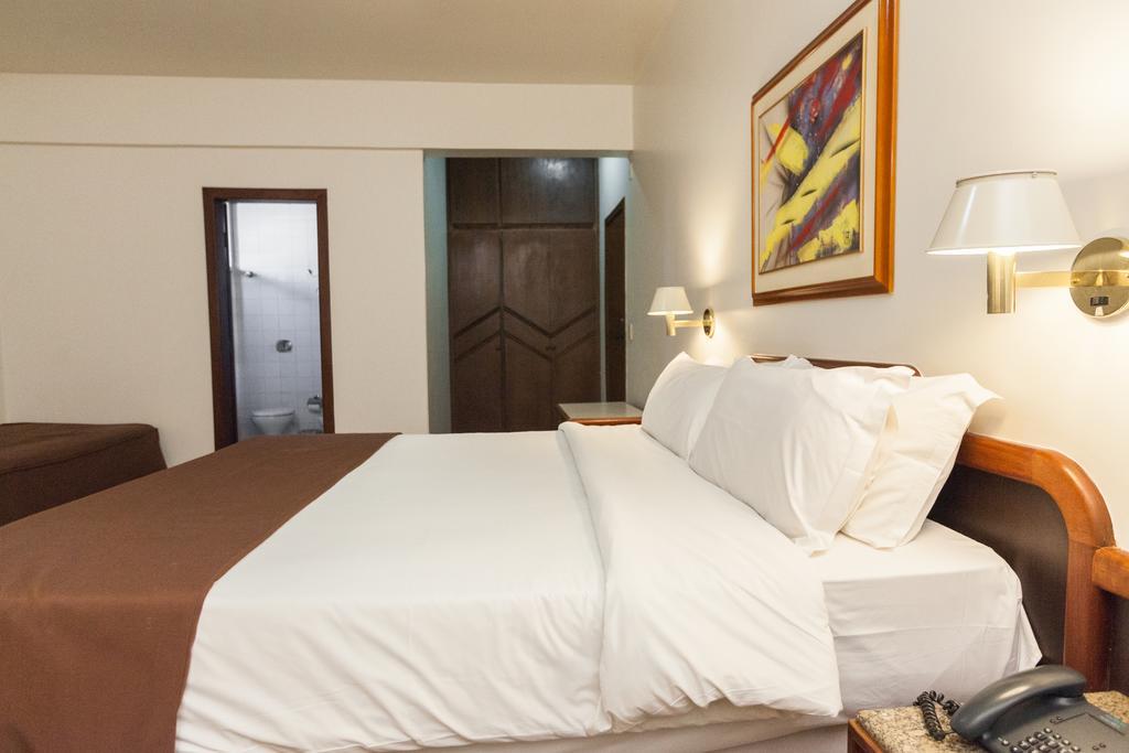Dimas Lessa Hotel Montes Claros Bagian luar foto