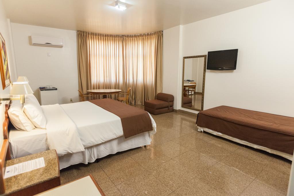 Dimas Lessa Hotel Montes Claros Bagian luar foto