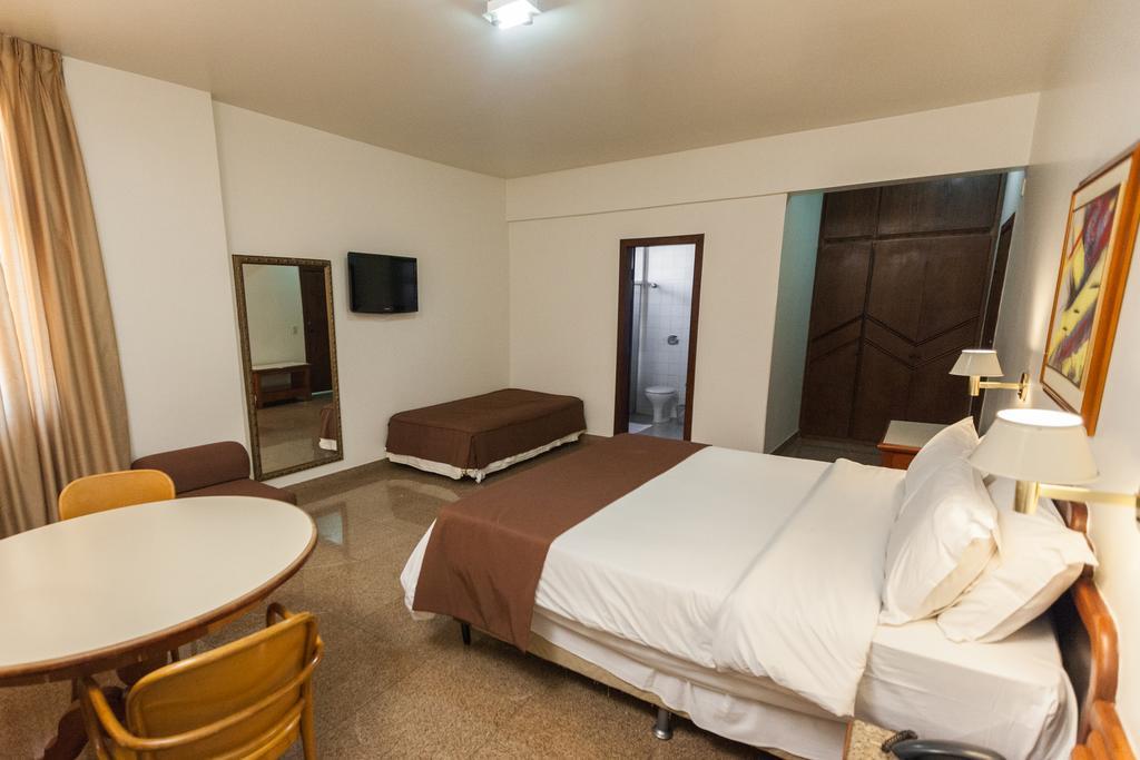 Dimas Lessa Hotel Montes Claros Bagian luar foto