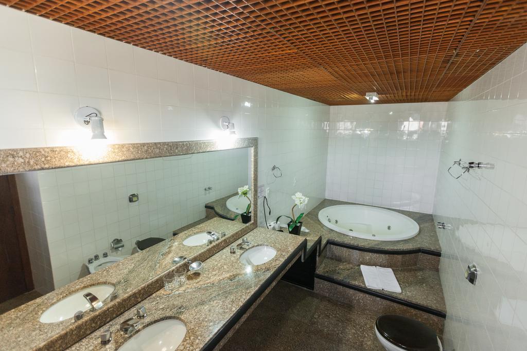 Dimas Lessa Hotel Montes Claros Bagian luar foto