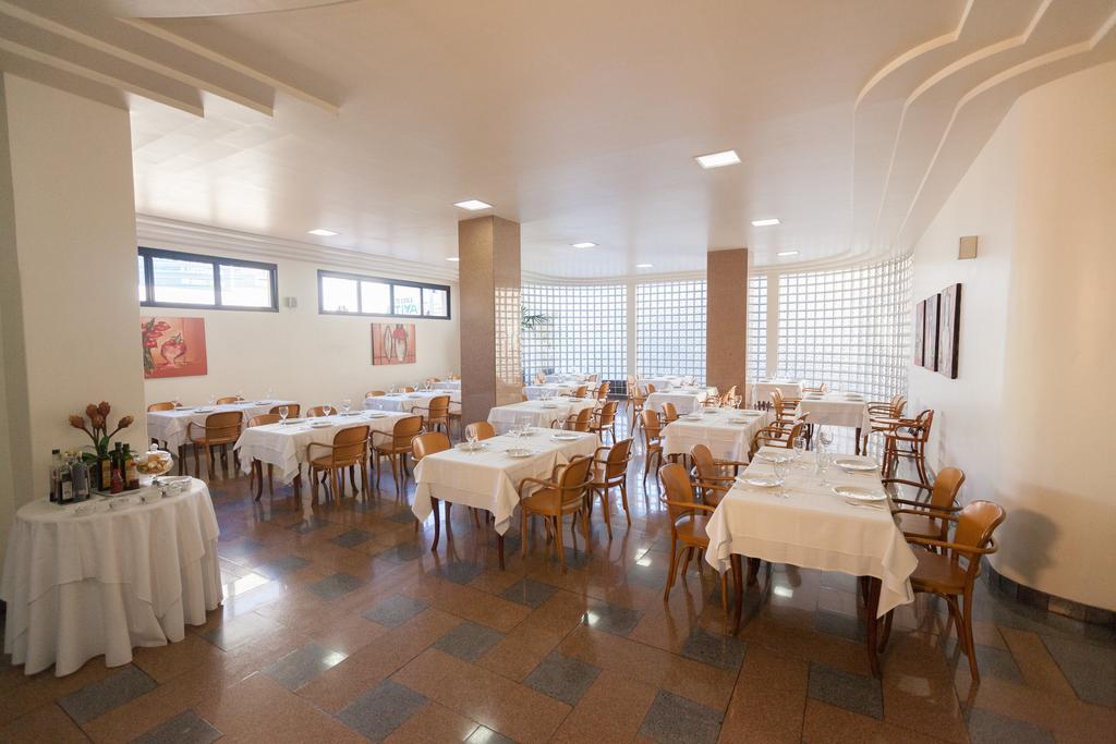Dimas Lessa Hotel Montes Claros Bagian luar foto