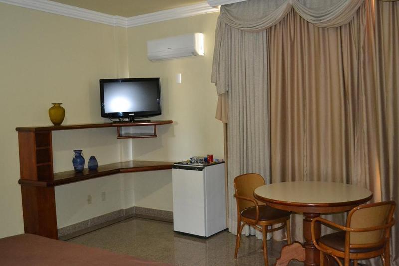 Dimas Lessa Hotel Montes Claros Bagian luar foto